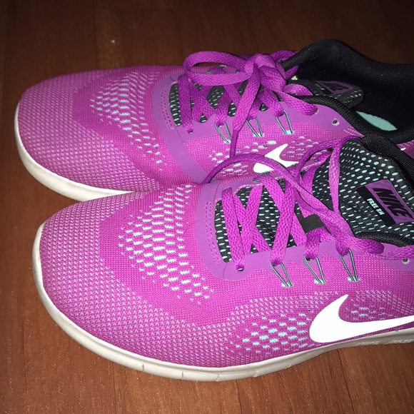 nike shoes - Picture 2 of 3